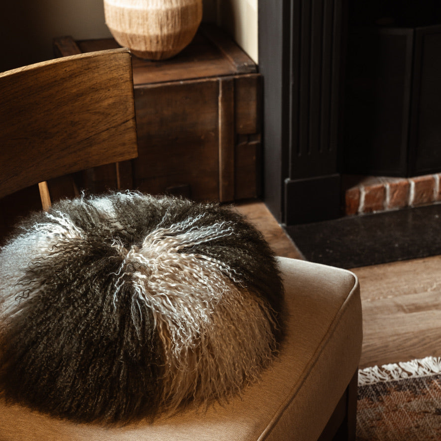 Coussin en peau de mouton Tibétain - Kaki et crème Ø38